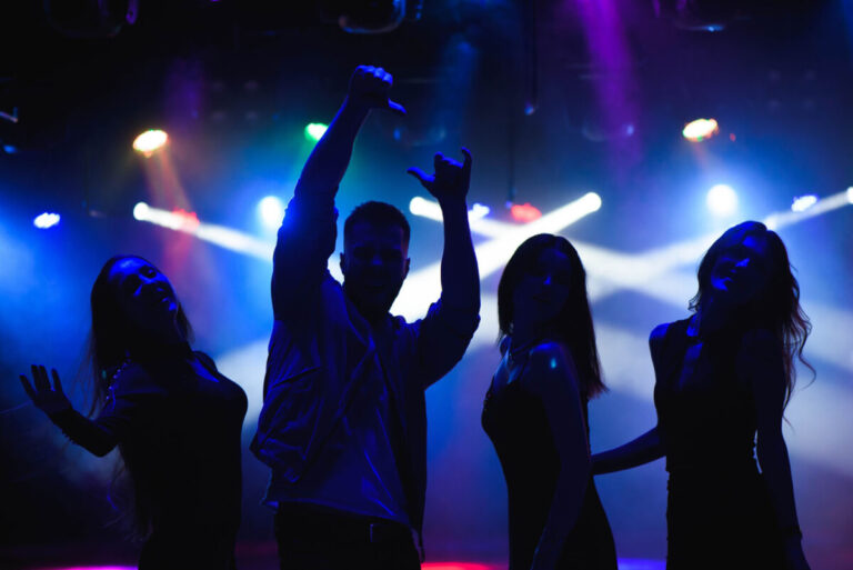 Kıbrıs Gece Kulüpleri: Eğlenceye Dair Bir Rüya Kıbrıs Haber  Kıbrıs Gece Kulübü Kıbrıs Gece Hayatı Kıbrıs Gece Club Kıbrıs Gece Alemi 